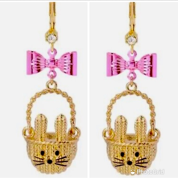 New Betsey Johnson  pink bow with bunny basket earrings - Picture 13 of 15